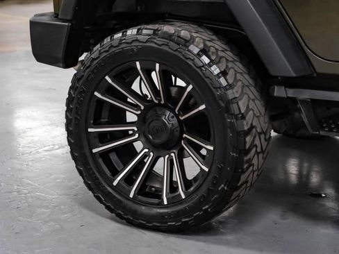 Used 2016 Jeep Wrangler Unlimited Rubicon w/ Connectivity Group image 42