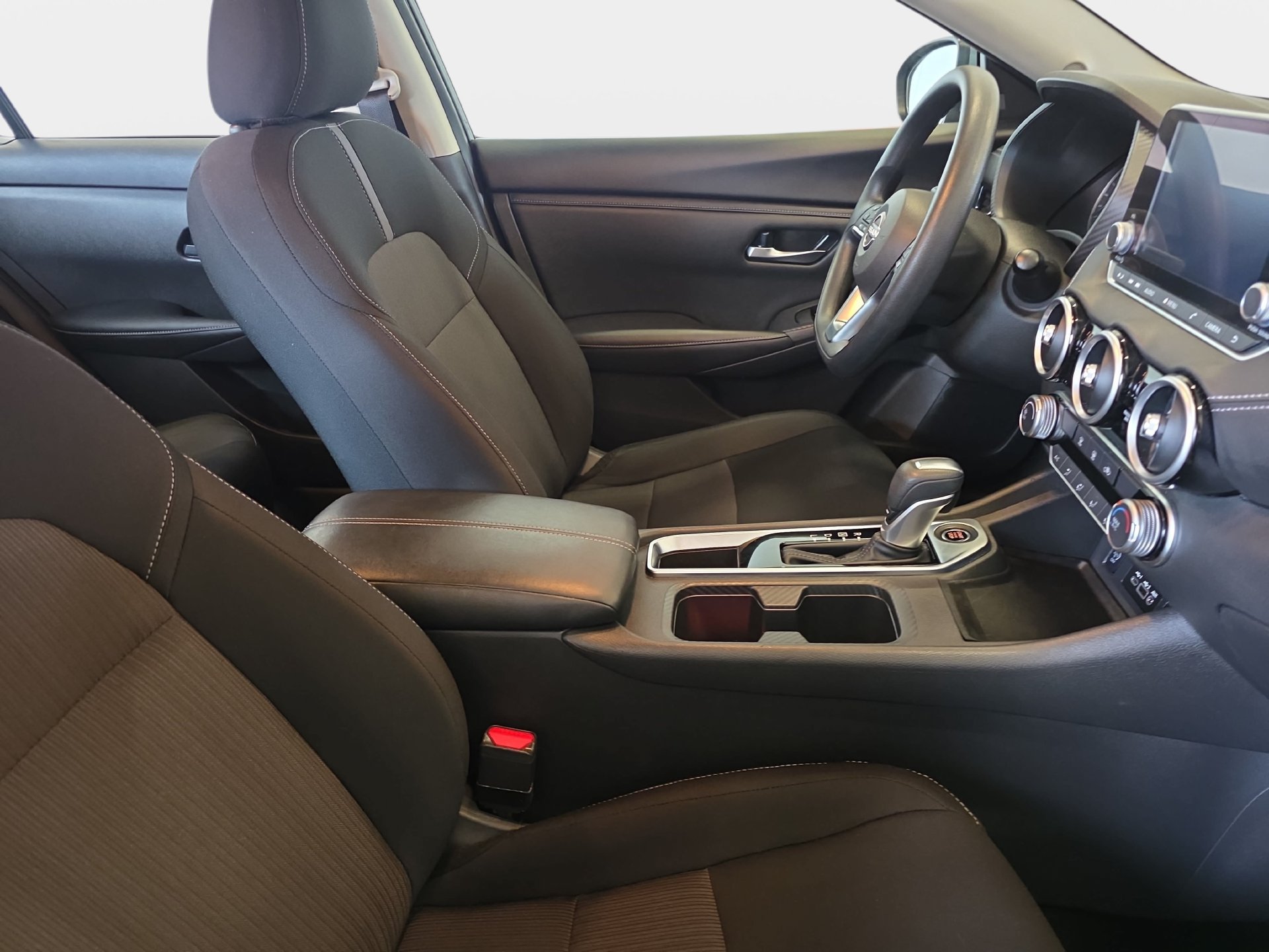 Used 2025 Nissan Sentra SV FWD image 27