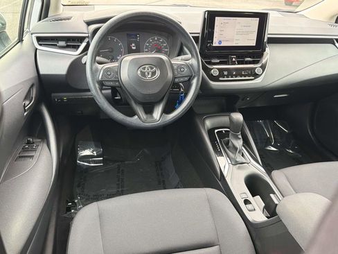 Used 2025 Toyota Corolla LE image 8