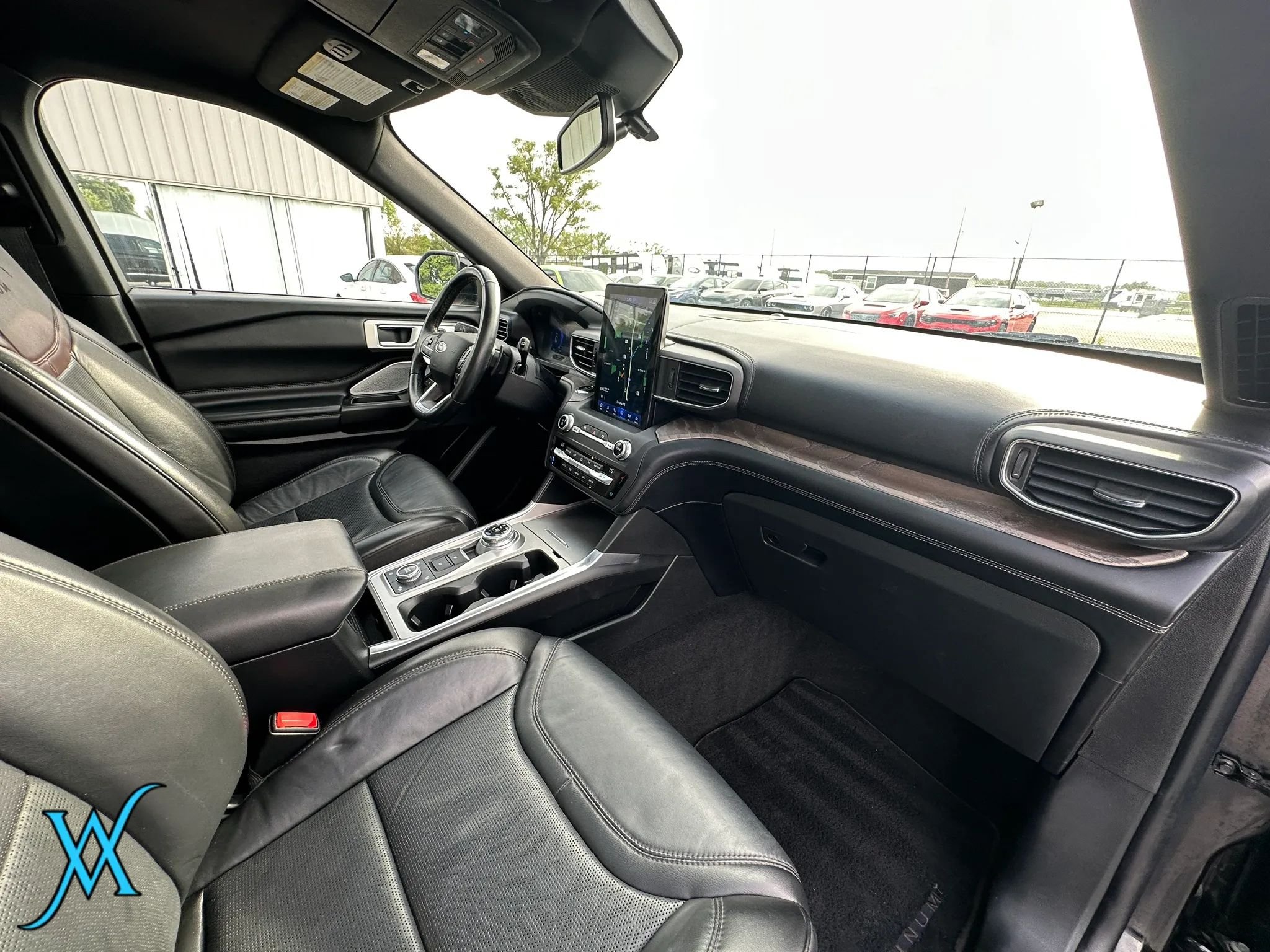 Used 2020 Ford Explorer Platinum w/ Premium Technology Package AWD/4WD image 21