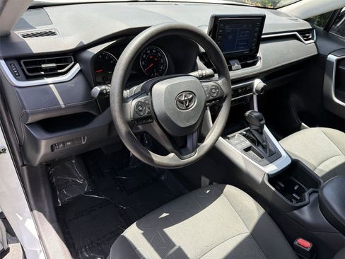 Used 2022 Toyota RAV4 XLE FWD image 2