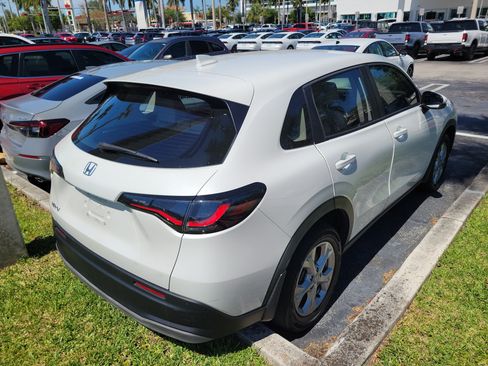 Used 2023 Honda HR-V LX image 3
