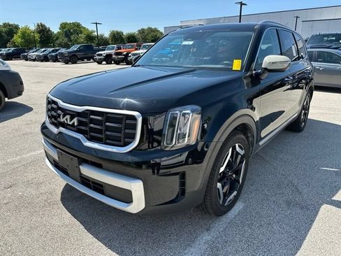 Used 2025 Kia Telluride S AWD/4WD image 2