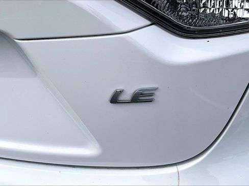 Used 2022 Toyota Corolla LE image 8
