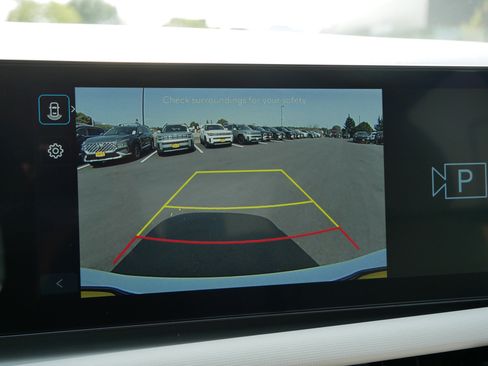 Certified 2025 Hyundai Tucson SE image 32