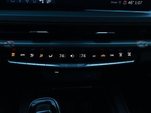 Used 2024 Cadillac XT4 Premium Luxury image 19