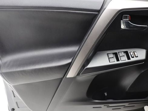 Used 2017 Toyota RAV4 XLE AWD/4WD image 14