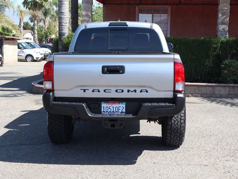 Used 2017 Toyota Tacoma TRD Off-Road RWD image 7
