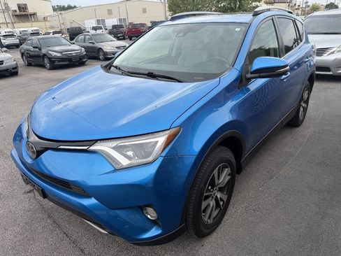 Used 2018 Toyota RAV4 XLE FWD image 3