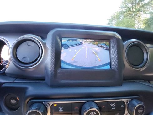 Used 2023 Jeep Wrangler Sport S image 19