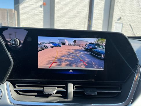 Used 2025 Chevrolet Trax LT image 17