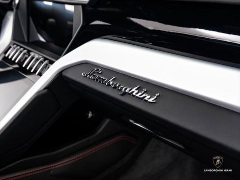 Used 2019 Lamborghini Urus AWD/4WD image 37