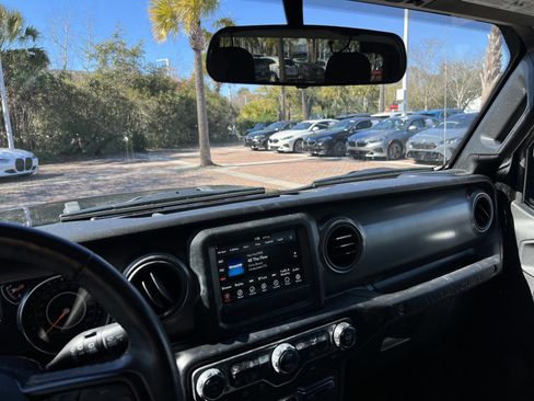 Used 2022 Jeep Wrangler Sport image 29