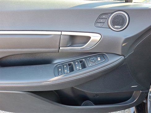 Used 2022 Hyundai Sonata Limited w/ Preferred Accessory Package image 13