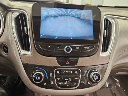 Used 2017 Chevrolet Malibu Hybrid w/ Leather Package FWD image 17
