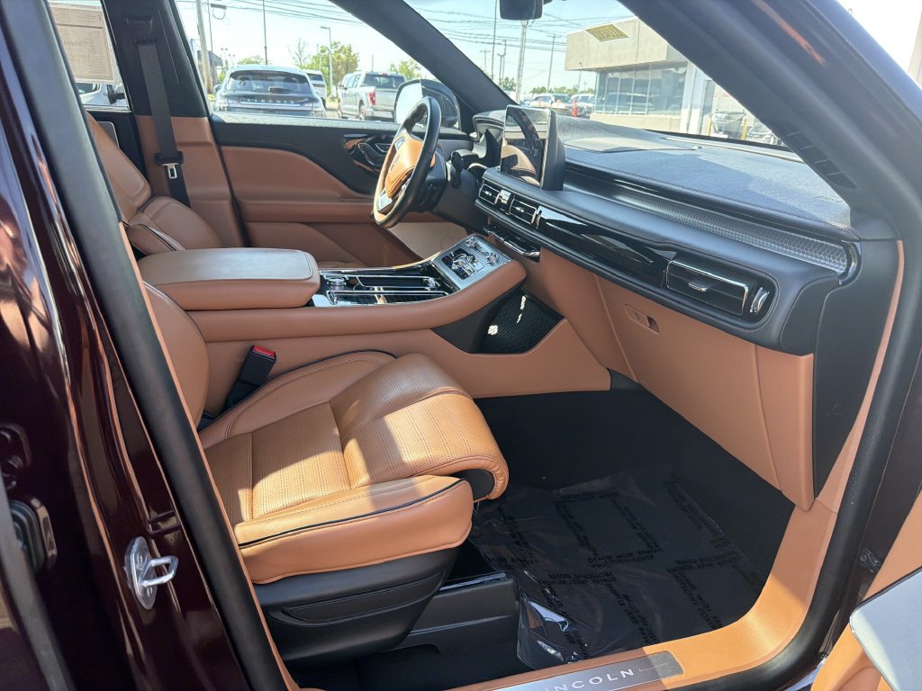 Certified 2023 Lincoln Aviator Black Label w/ Dynamic Handling Package AWD/4WD image 15