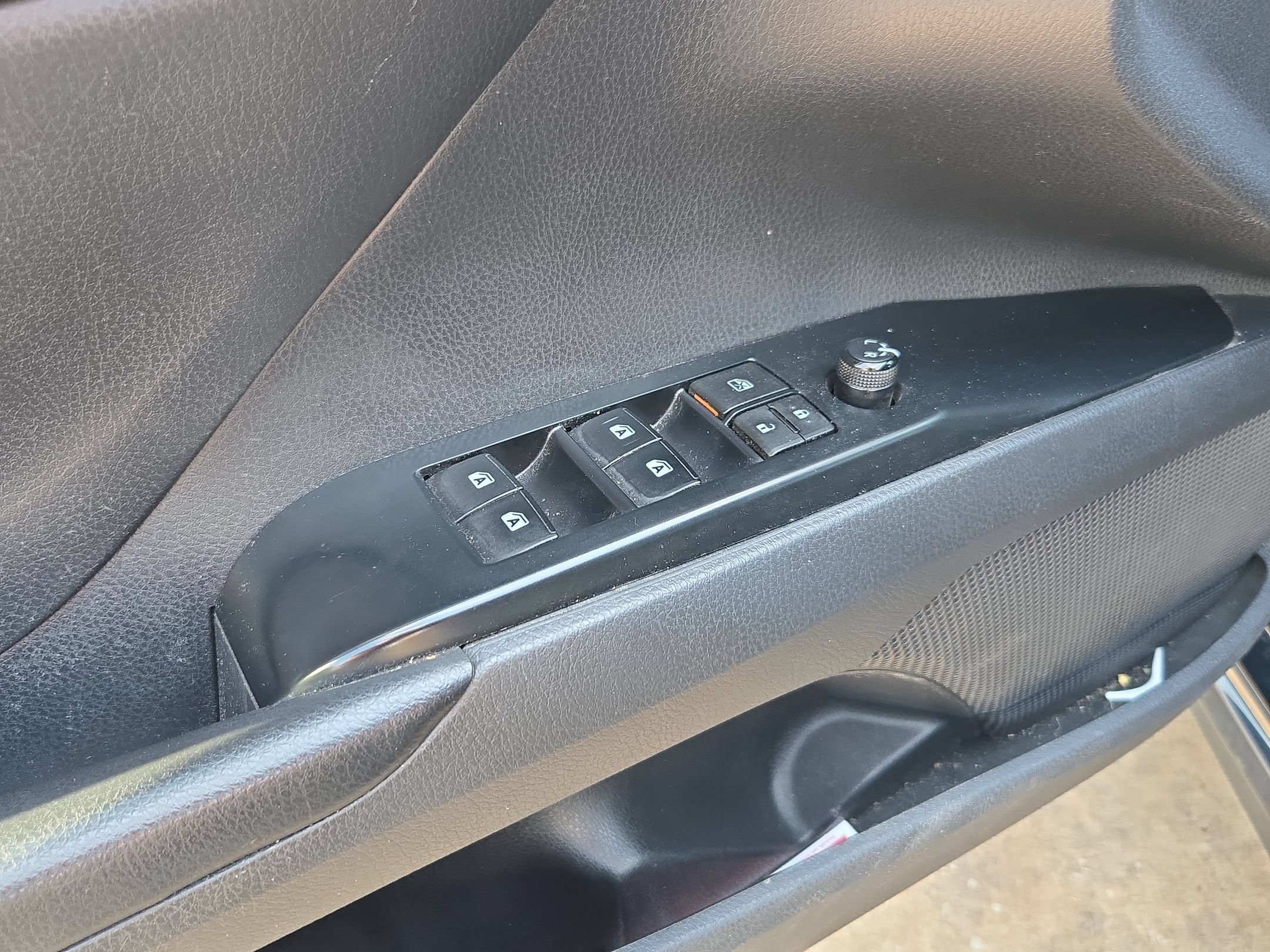 Used 2019 Toyota Camry SE FWD image 11