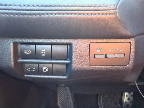 Used 2019 Toyota Avalon XSE w/ All Weather Liner Package FWD image 17