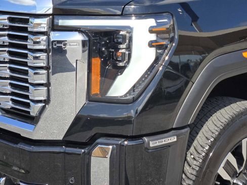 Certified 2025 GMC Sierra 3500 Denali w/ Denali Reserve Package AWD/4WD image 9