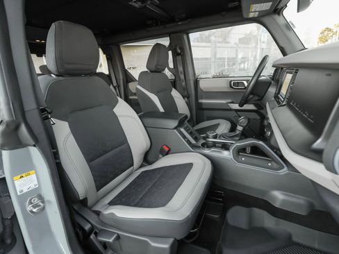 Used 2023 Ford Bronco Wildtrak image 40