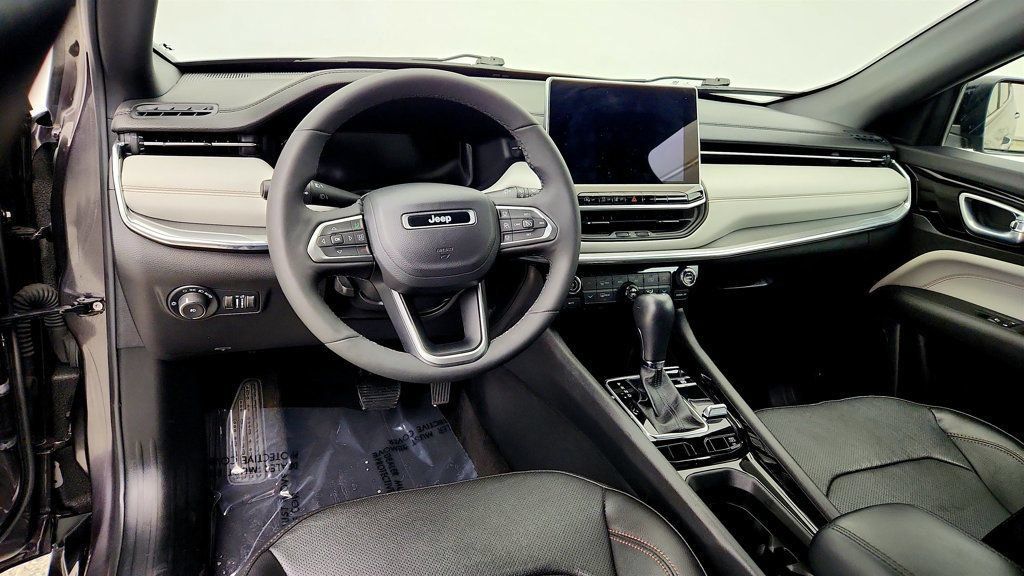 Used 2023 Jeep Compass Limited w/ Elite Group AWD/4WD image 11