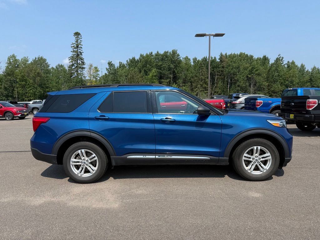 Used 2020 Ford Explorer XLT w/ Equipment Group 202A AWD/4WD image 7