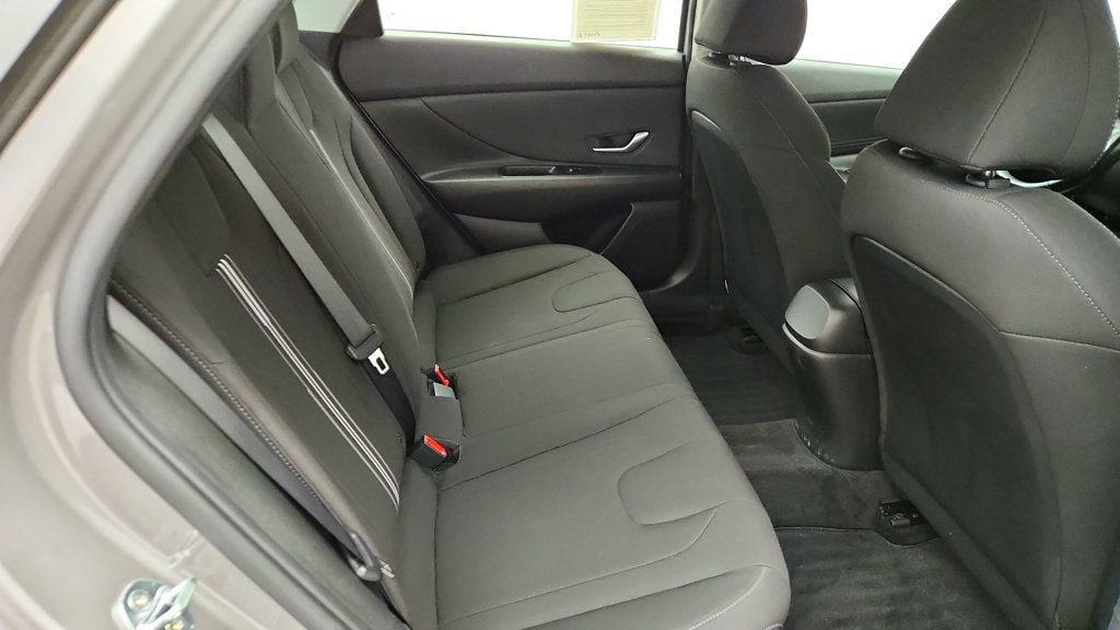 Used 2021 Hyundai Elantra SEL w/ Convenience Package FWD image 20