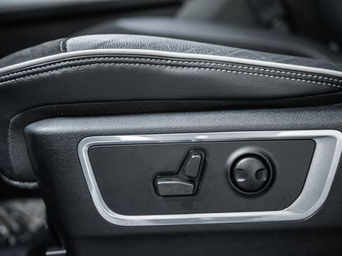 Used 2025 RAM 1500 Laramie w/ Night Edition image 46