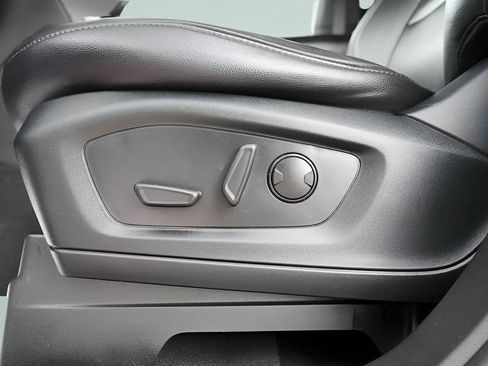 Used 2020 Ford Explorer XLT w/ Equipment Group 202A AWD/4WD image 20