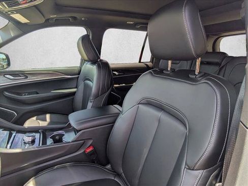 New 2026 Jeep Grand Cherokee Limited w/ Limited Altitude Package AWD/4WD image 4