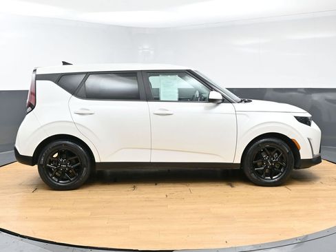 Used 2023 Kia Soul LX w/ Option Group 015 FWD image 8