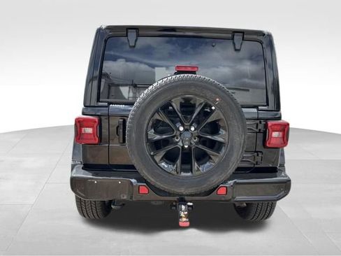 Used 2022 Jeep Wrangler Unlimited Sahara image 7