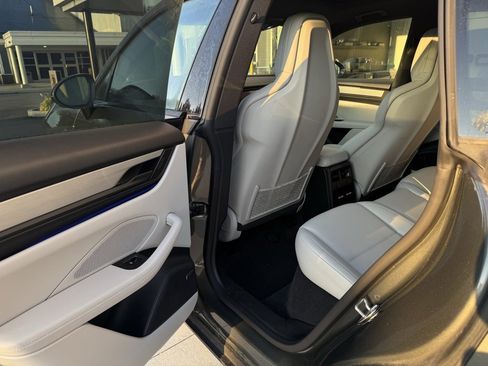 Used 2024 Porsche Macan 4 Electric image 37