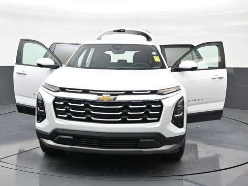 Used 2026 Chevrolet Equinox LT FWD image 30