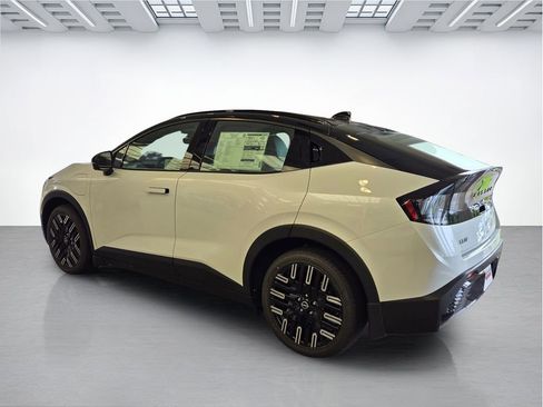 New 2026 Nissan Leaf Platinum+ w/ Cargo Package (Platinum+) FWD image 3