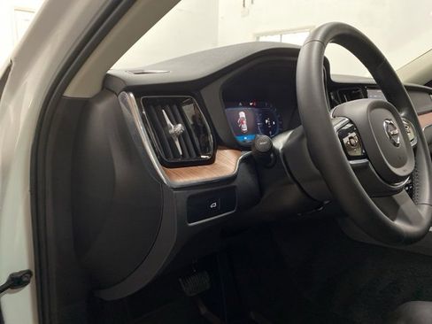 Used 2023 Volvo XC60 B5 Plus w/ Protection Package Premier image 34