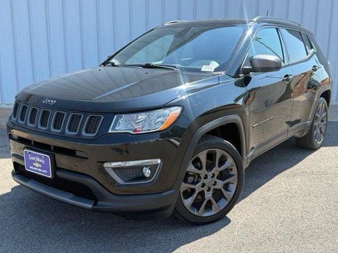 Used 2021 Jeep Compass Latitude FWD image 1