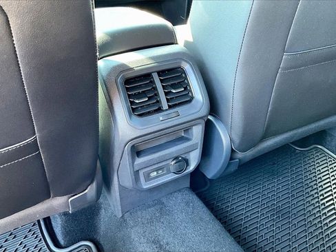 Certified 2024 Volkswagen Tiguan SEL R-Line image 17