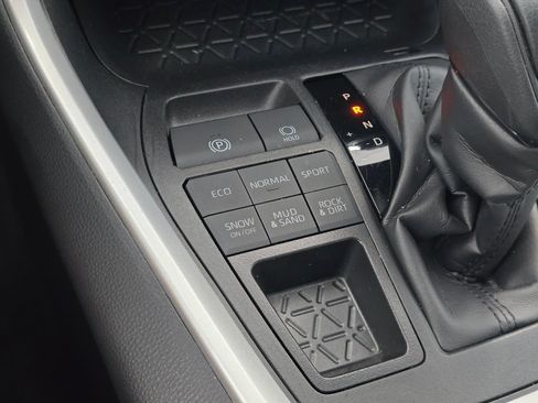 Used 2025 Toyota RAV4 XLE AWD/4WD image 30