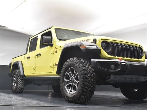 Used 2024 Jeep Gladiator Mojave w/ Technology Group image 32