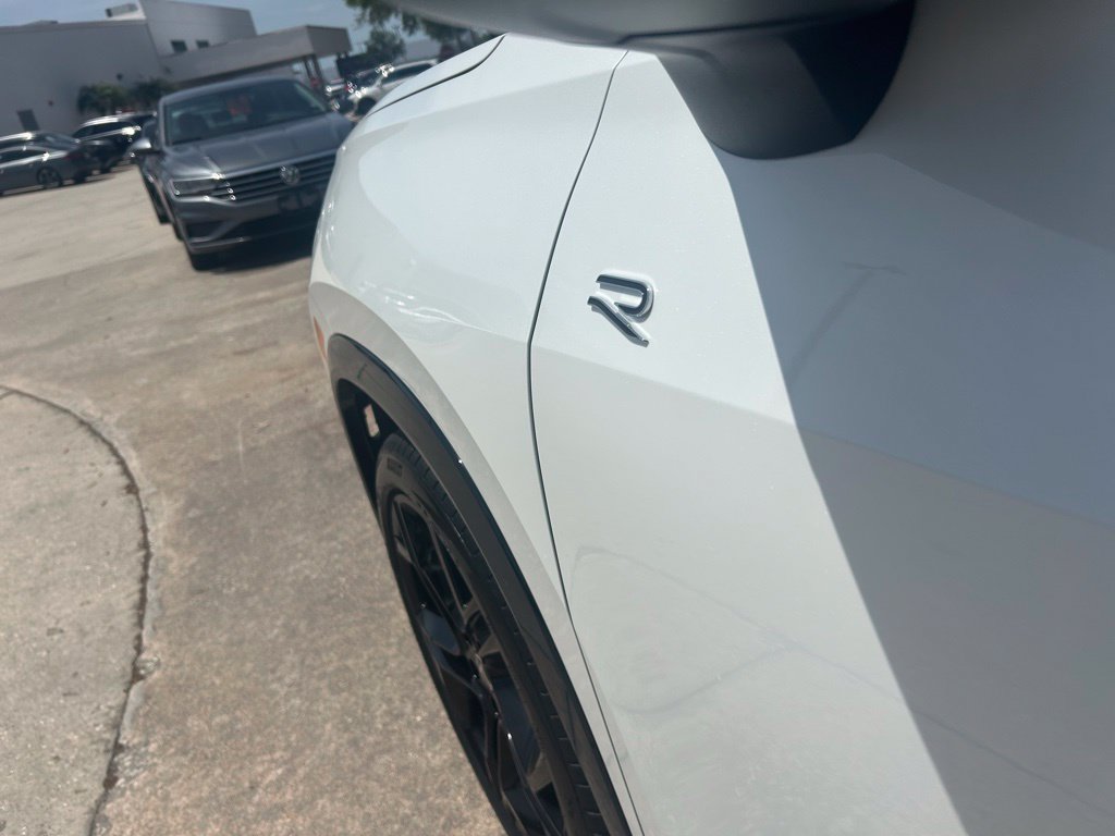 New 2026 Volkswagen Tiguan SE R-Line FWD image 29