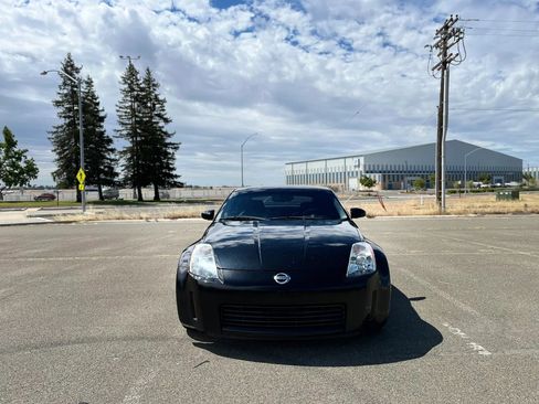 Used 2005 Nissan 350Z 35th Anniversary Edition w/ (N93) Cargo Convenience Pkg RWD image 2
