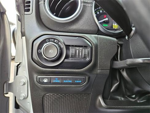 Used 2022 Jeep Wrangler Unlimited Sahara image 19