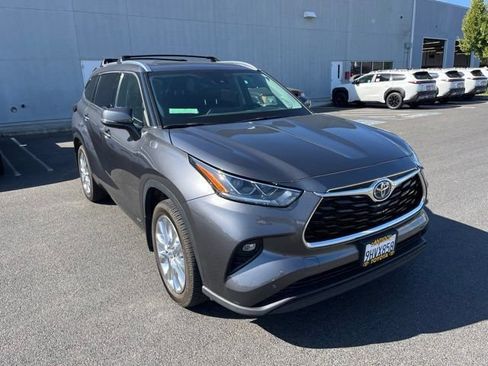 Used 2023 Toyota Highlander Limited AWD/4WD image 2