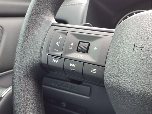 Used 2025 Nissan Rogue S image 20