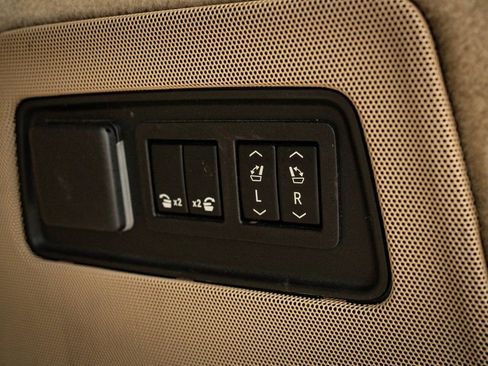 Used 2021 Cadillac Escalade ESV Premium Luxury image 25