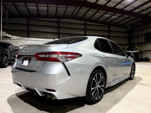 Used 2018 Toyota Camry SE FWD image 5