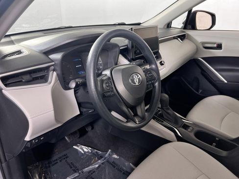 Used 2023 Toyota Corolla Cross L image 9