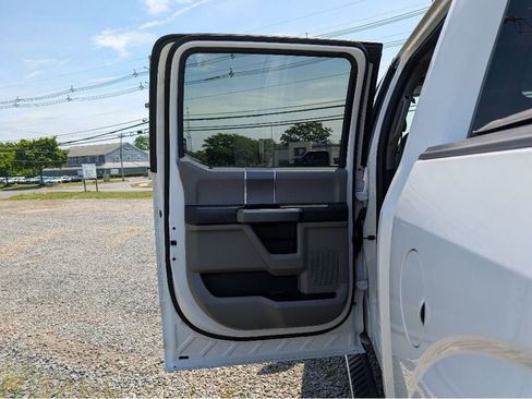 Used 2017 Ford F150 XLT w/ Equipment Group 302A Luxury AWD/4WD image 11