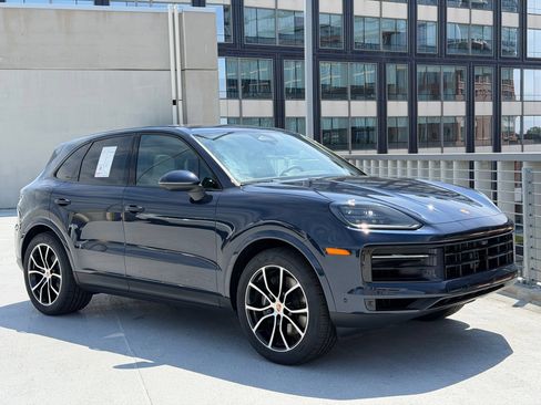 Certified 2026 Porsche Cayenne AWD/4WD image 9